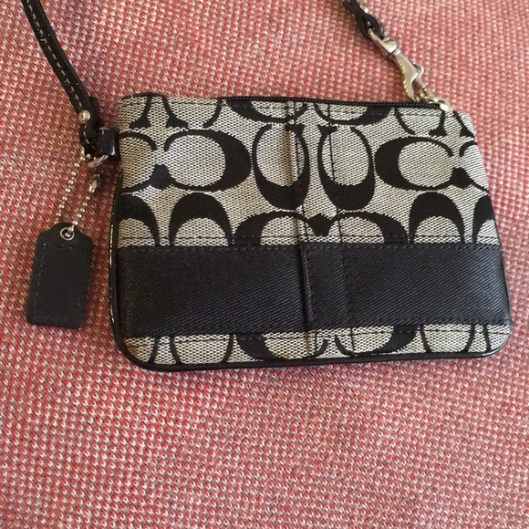 🎁Coach Wristlet - Great Gift Idea 🎁 - Picture 3 of 8